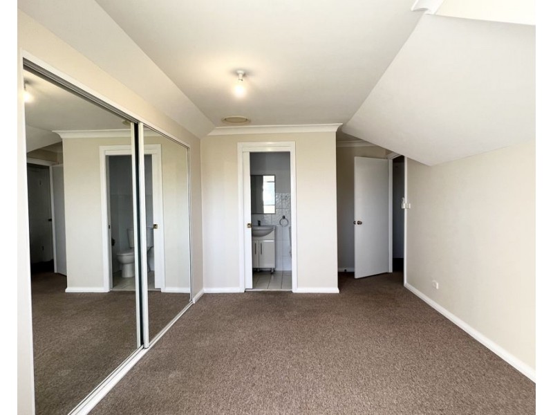 8/27 BARLOW STREET, Cambridge Park NSW 2747