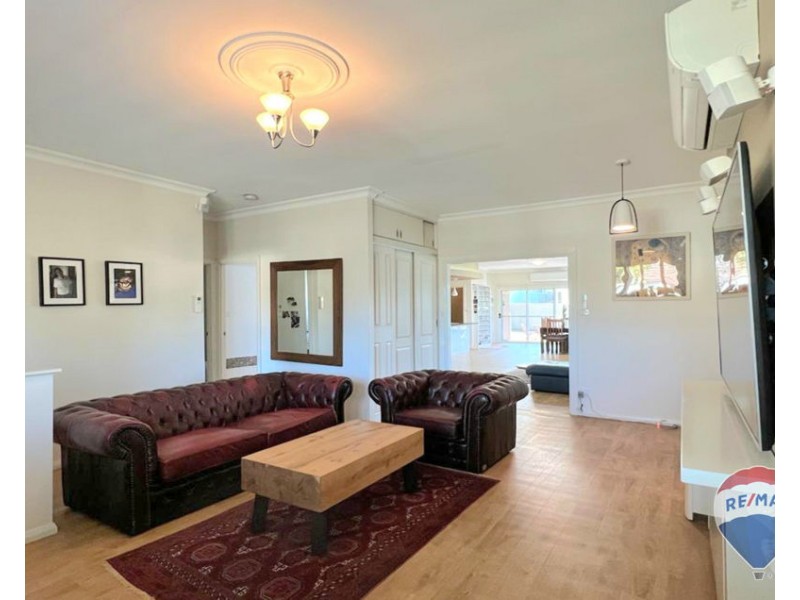 11 BALMORAL DRIVE, Cambridge Park NSW 2747