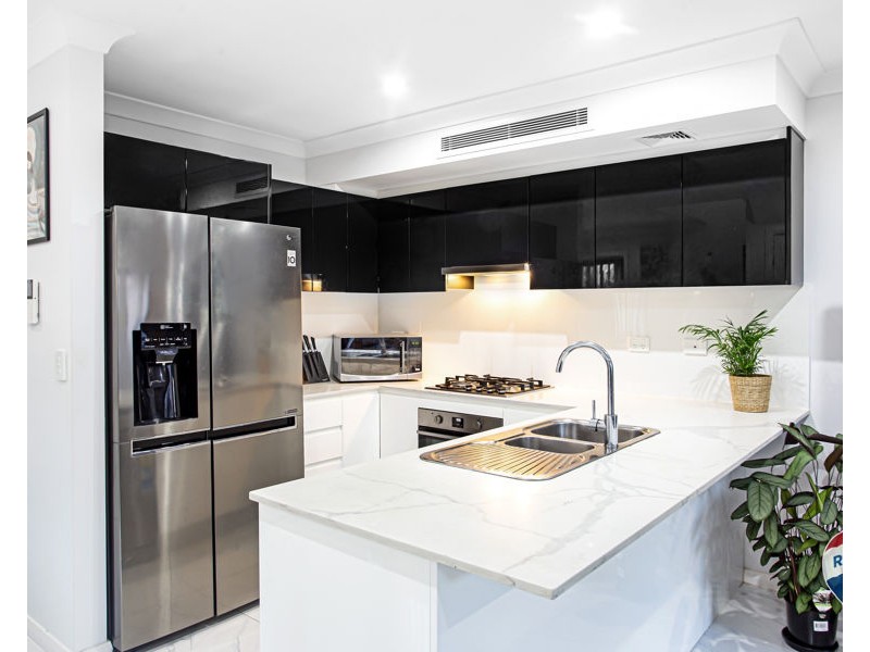 1/27-31 CANBERRA STREET, Oxley Park NSW 2760