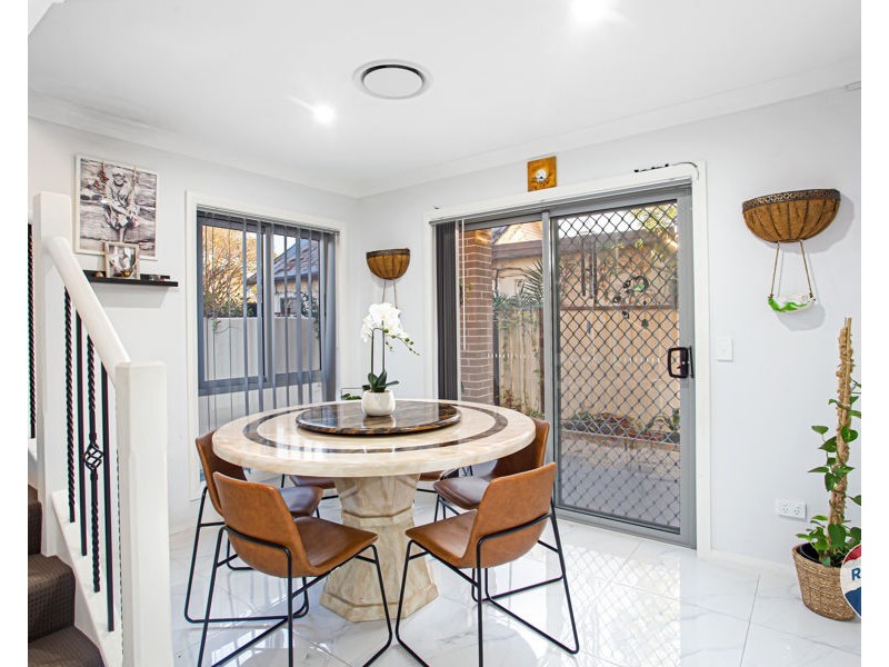 1/27-31 CANBERRA STREET, Oxley Park NSW 2760