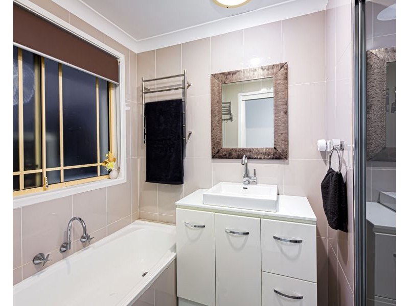 8 BOTTLE BRUSH PLACE, Colyton NSW 2760