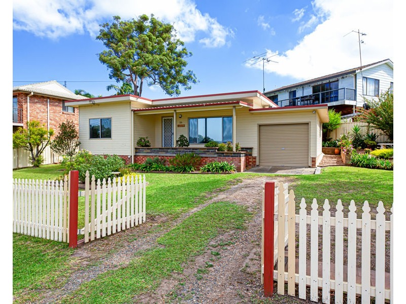 25 Noamunga Crescent, Gwandalan NSW 2259