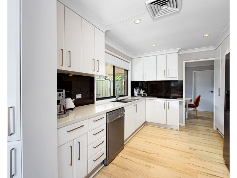 8 NARDU PLACE, South Penrith NSW 2750