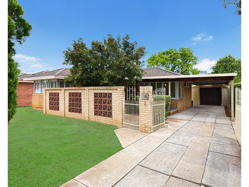 18 TUMBRIDGE CRESCENT, Cambridge Park NSW 2747
