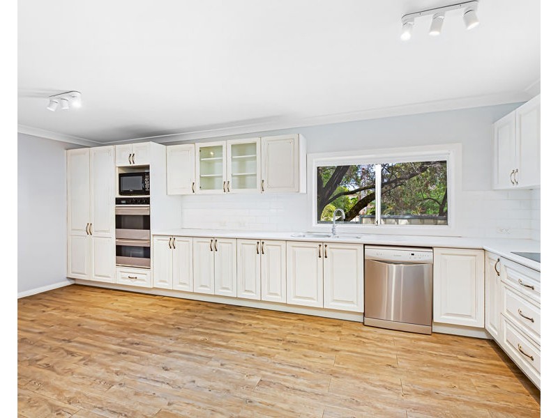 15 LINCOLN DRIVE, Cambridge Park NSW 2747