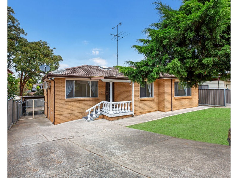 18 BALMORAL DRIVE, Cambridge Park NSW 2747