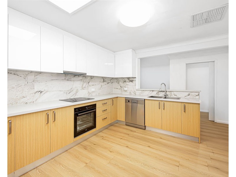 18 BALMORAL DRIVE, Cambridge Park NSW 2747