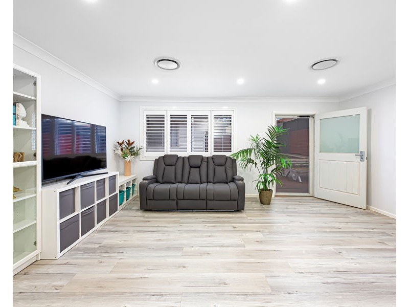 99 COLLEGE STREET, Cambridge Park NSW 2747