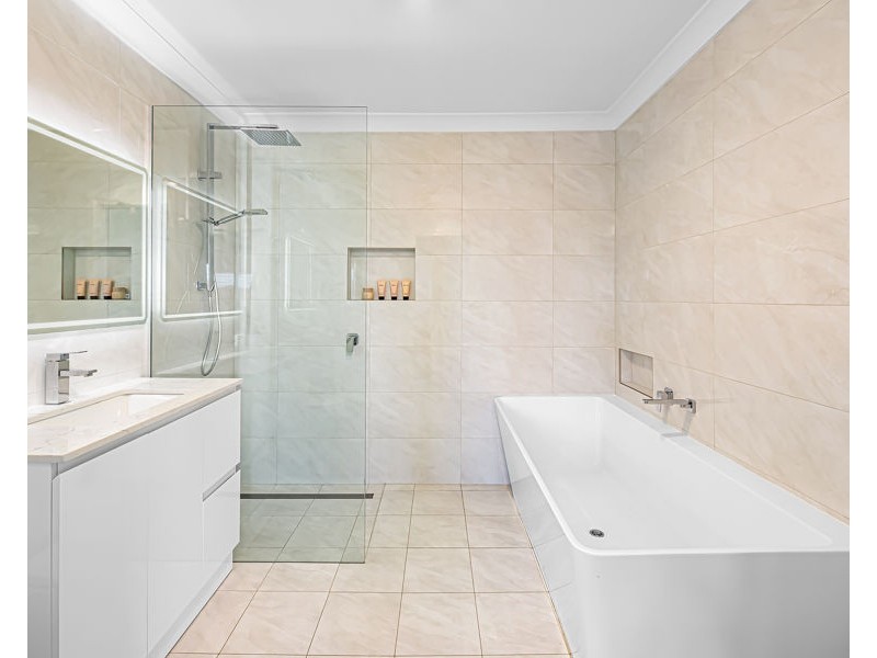 99 COLLEGE STREET, Cambridge Park NSW 2747