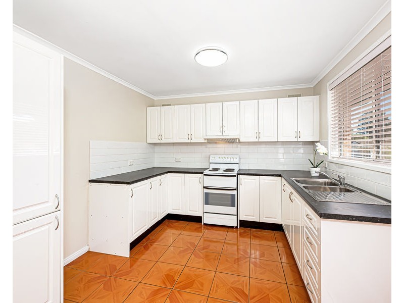 4 CLYBURN AVENUE, Jamisontown NSW 2750