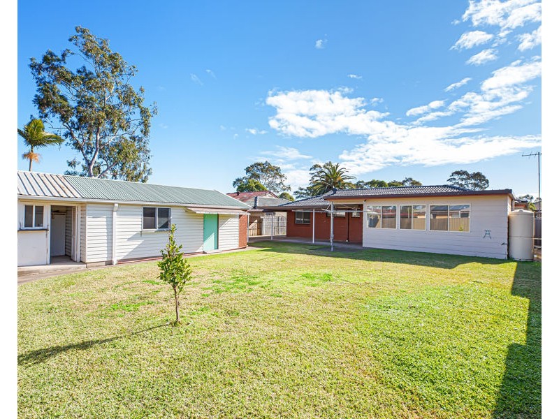 8 CADELL GLEN, St Clair NSW 2759