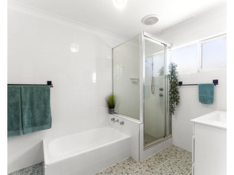 33 Winbin Crescent, Gwandalan NSW 2259