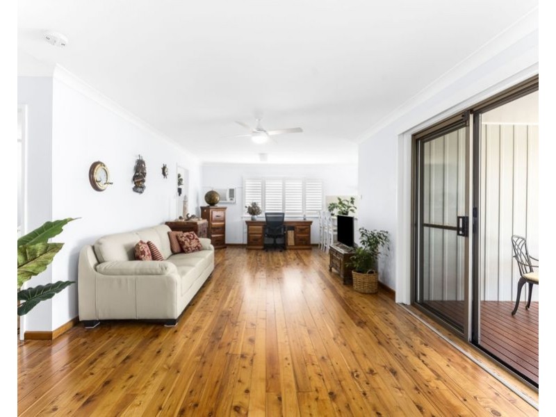 33 Winbin Crescent, Gwandalan NSW 2259