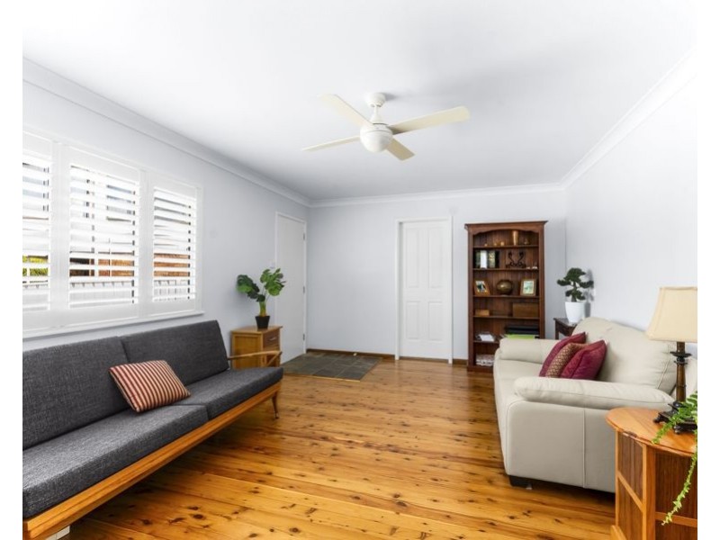 33 Winbin Crescent, Gwandalan NSW 2259