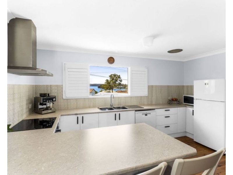 33 Winbin Crescent, Gwandalan NSW 2259