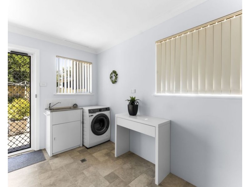 33 Winbin Crescent, Gwandalan NSW 2259