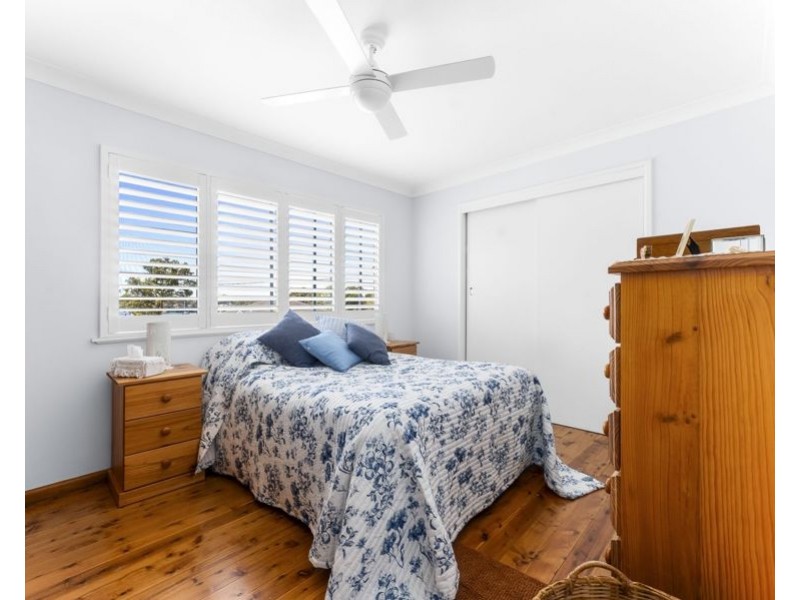 33 Winbin Crescent, Gwandalan NSW 2259