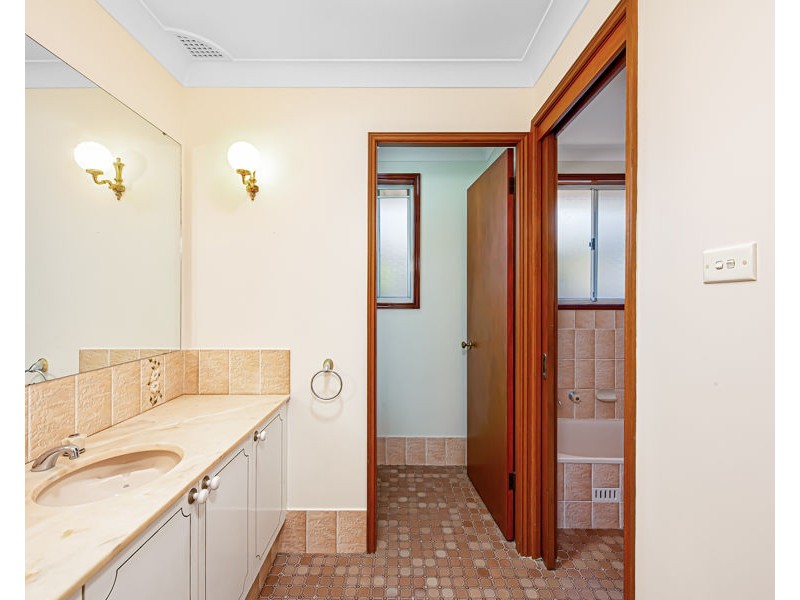 5 HENTIC COURT, Werrington County NSW 2747