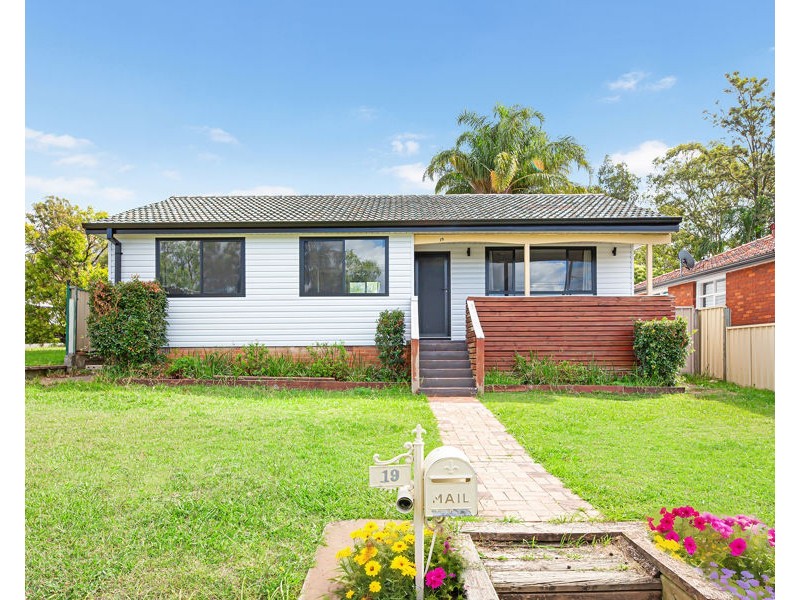 19 SANDRINGHAM AVENUE, Cambridge Park NSW 2747
