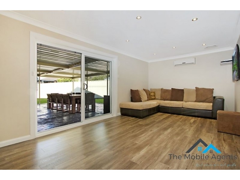 9 Macina Place, St Clair NSW 2759