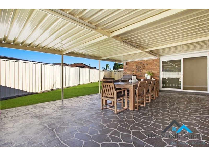 9 Macina Place, St Clair NSW 2759