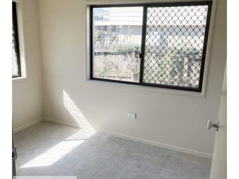 18 Helen Street, North Booval QLD 4304