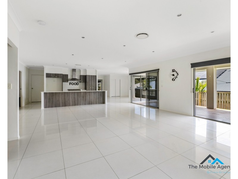 22 Bushland Place, Maudsland QLD 4210