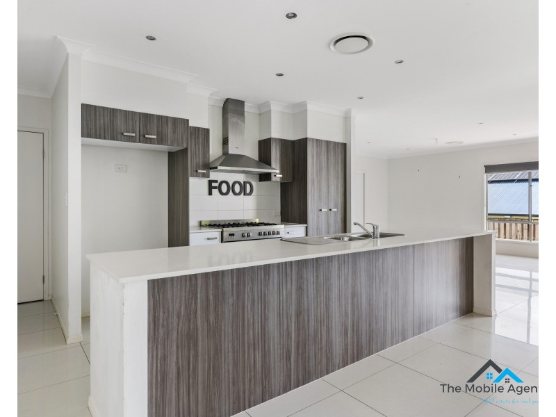 22 Bushland Place, Maudsland QLD 4210