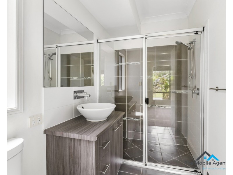 22 Bushland Place, Maudsland QLD 4210