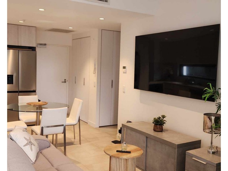 304/3 Northcliffe Terrace, Surfers Paradise QLD 4217