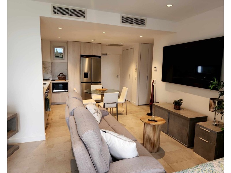 304/3 Northcliffe Terrace, Surfers Paradise QLD 4217