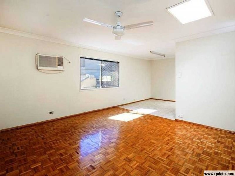 8 Redwood Street, Kingston QLD 4114