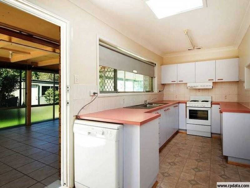 8 Redwood Street, Kingston QLD 4114