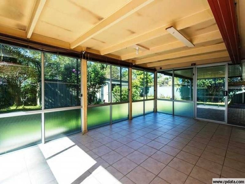 8 Redwood Street, Kingston QLD 4114