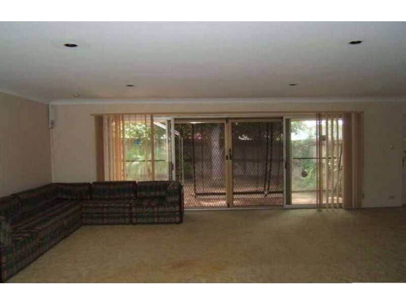 27 Whitey St, Woodridge QLD 4114