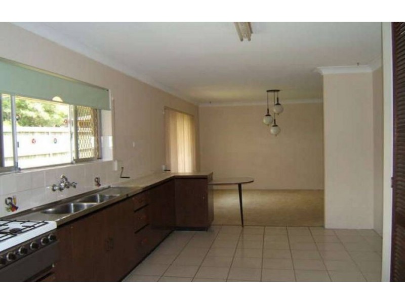 27 Whitey St, Woodridge QLD 4114