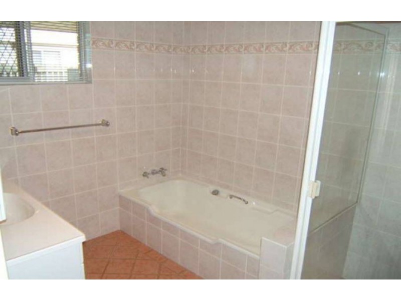 27 Whitey St, Woodridge QLD 4114