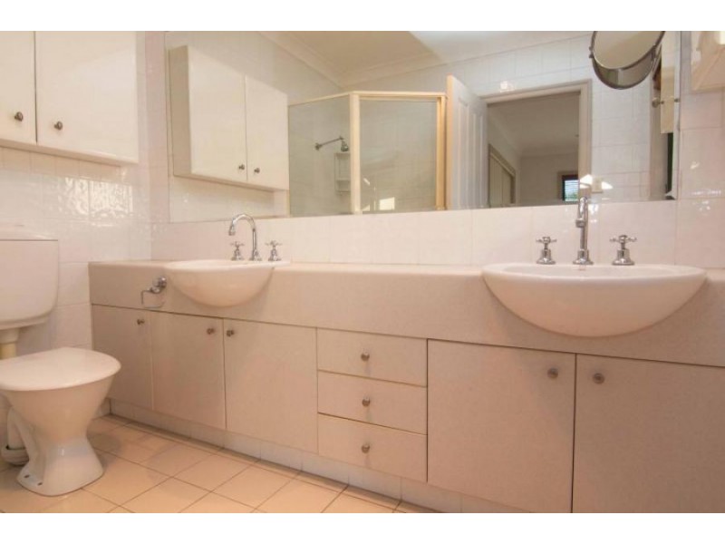 42 Shinnecock Cl, Hope Island QLD 4212