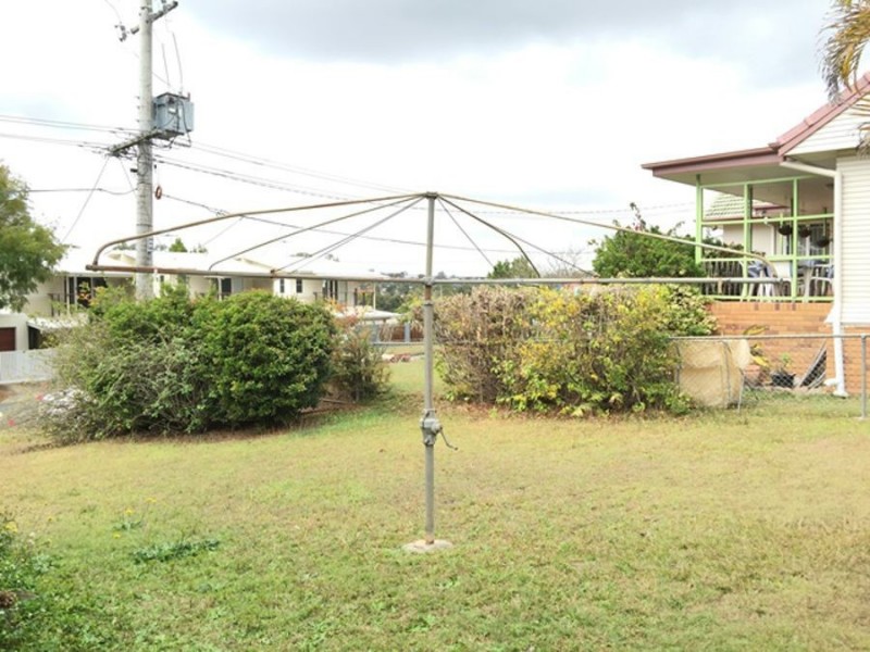 127 Nursery Road, Holland Park West QLD 4121