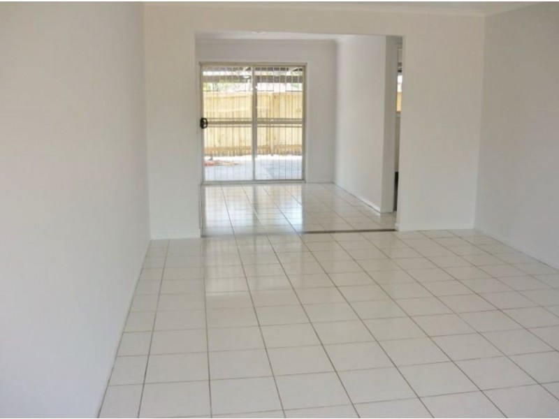 18 Pinelands St, Loganlea QLD 4131