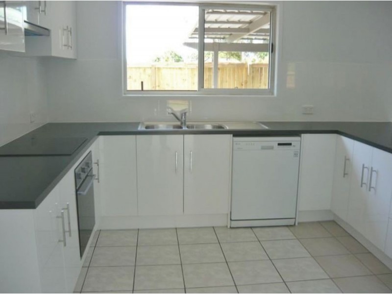 18 Pinelands St, Loganlea QLD 4131