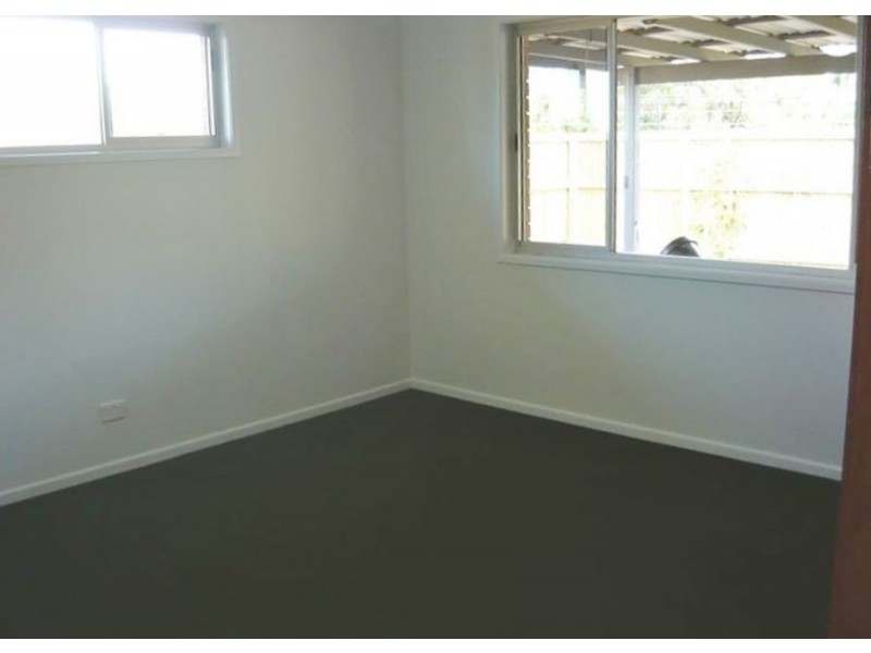 18 Pinelands St, Loganlea QLD 4131