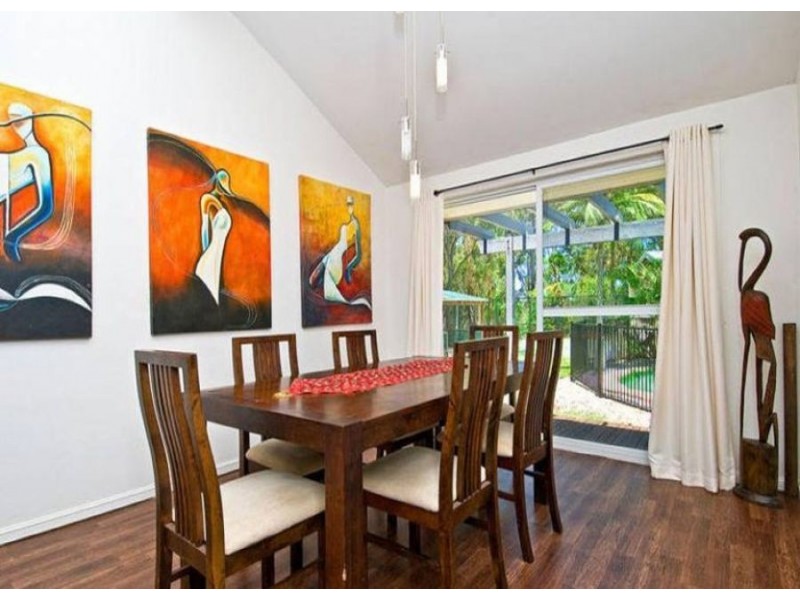 20 Woodlands Wy, Parkwood QLD 4214