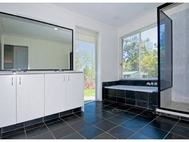 20 Woodlands Wy, Parkwood QLD 4214