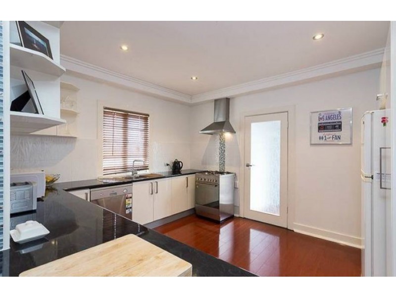 81 Broadwater Rd, Mount Gravatt East QLD 4122