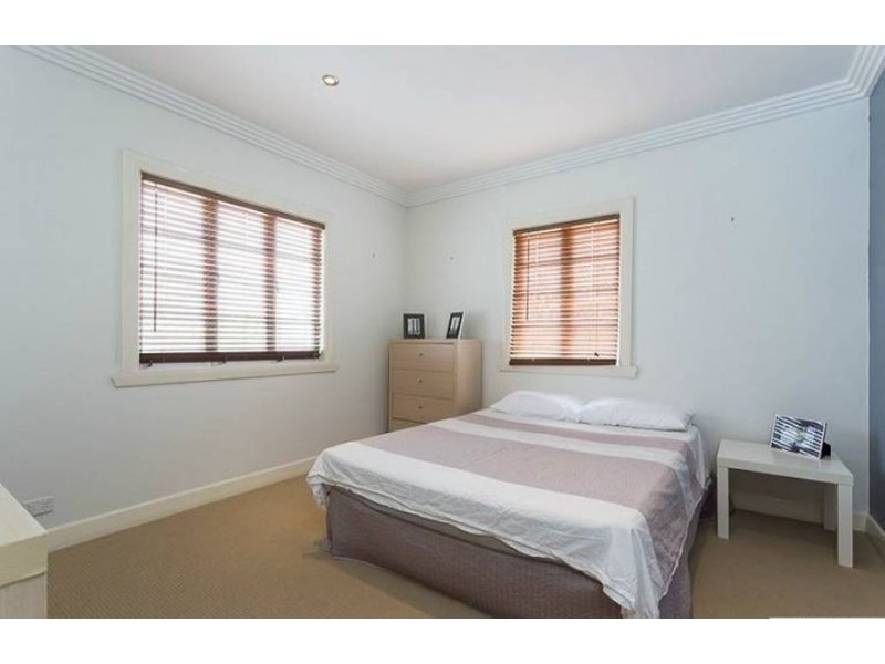 81 Broadwater Rd, Mount Gravatt East QLD 4122