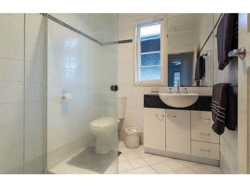 81 Broadwater Rd, Mount Gravatt East QLD 4122