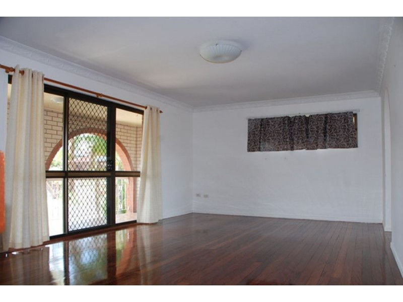 9 Carnoustie St, Macgregor QLD 4109