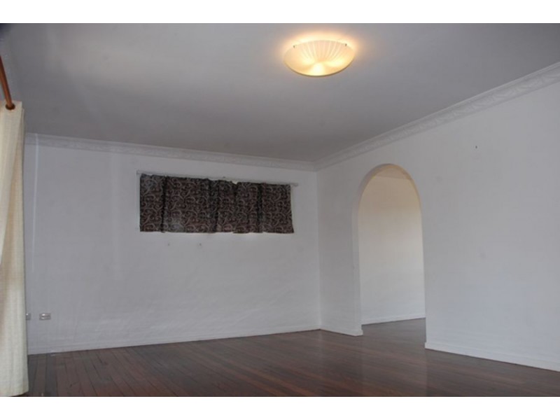 9 Carnoustie St, Macgregor QLD 4109