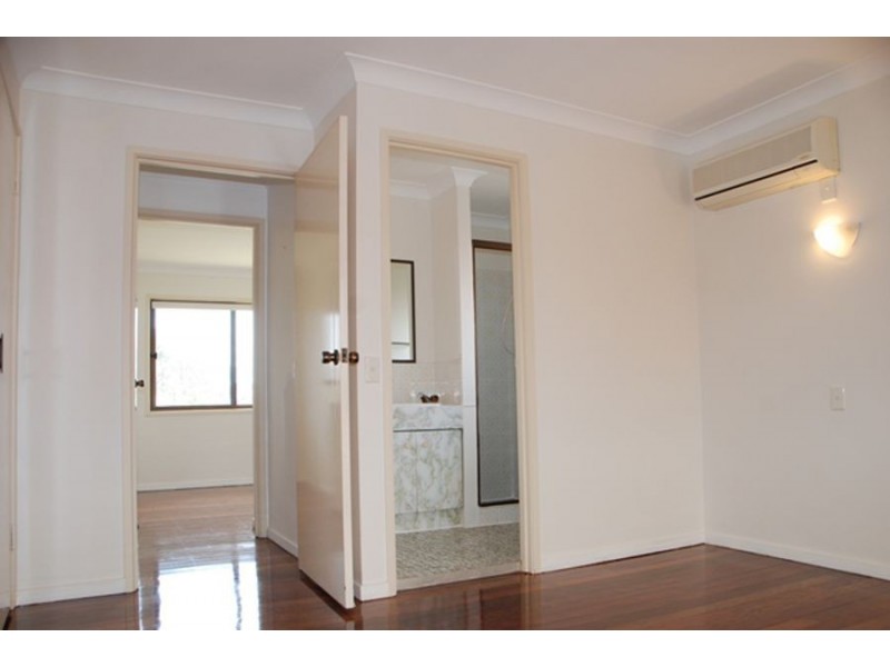 9 Carnoustie St, Macgregor QLD 4109